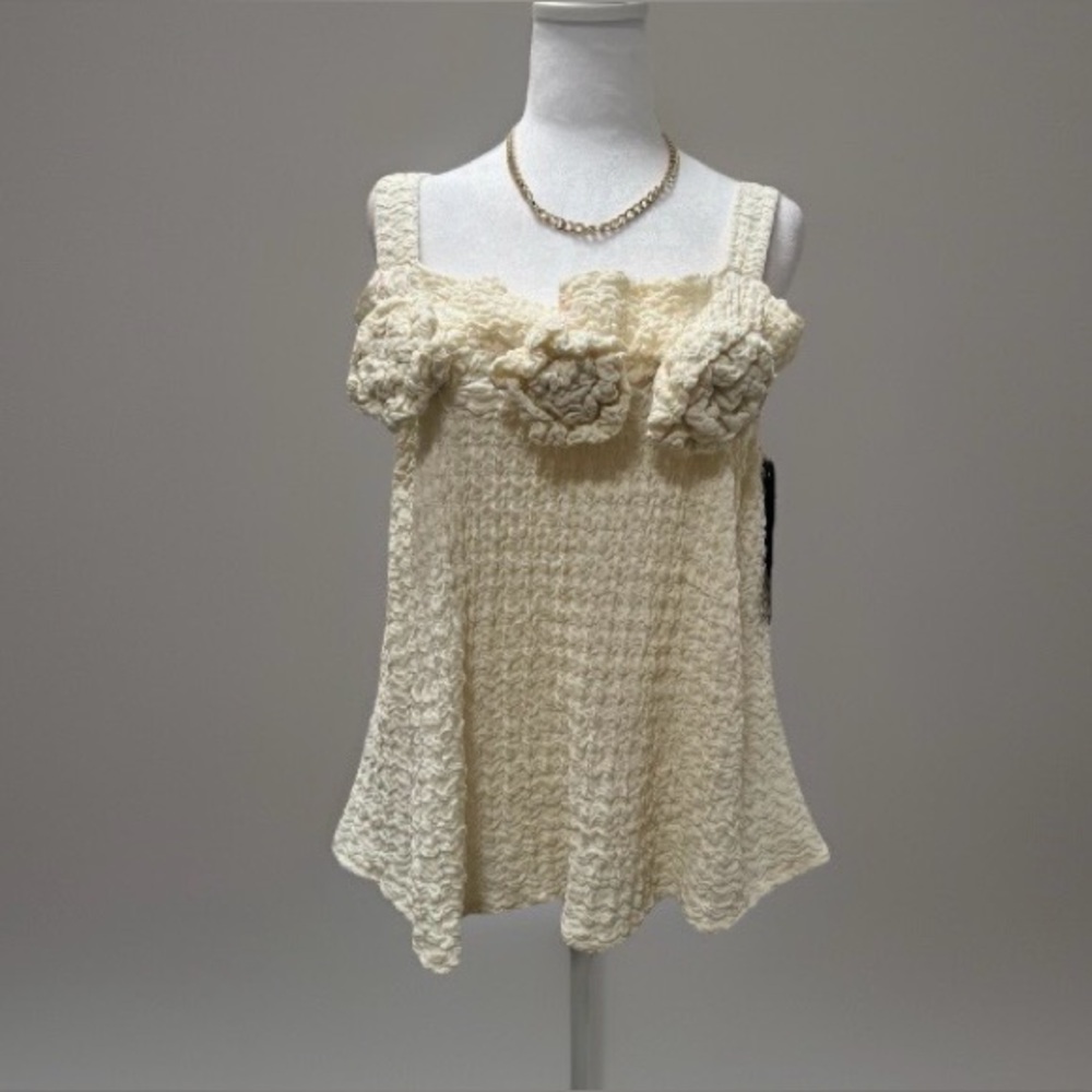 Blue Tassel Floral Trim Sleeveless Top w/ Popcorn Rosette detailing Ivory/Red M